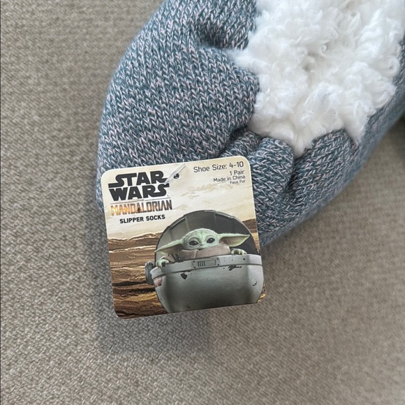 Star Wars Baby Yoda Gray and Green Kids Slipper - Picture 3 of 3